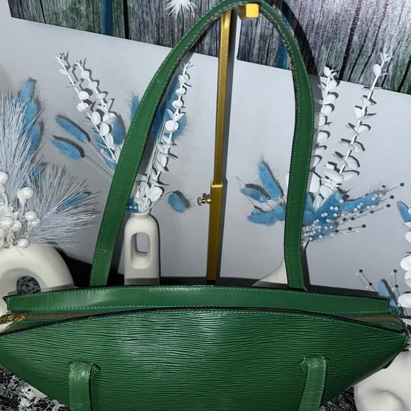 Louis Vuitton Epi - Picture 5 of 11